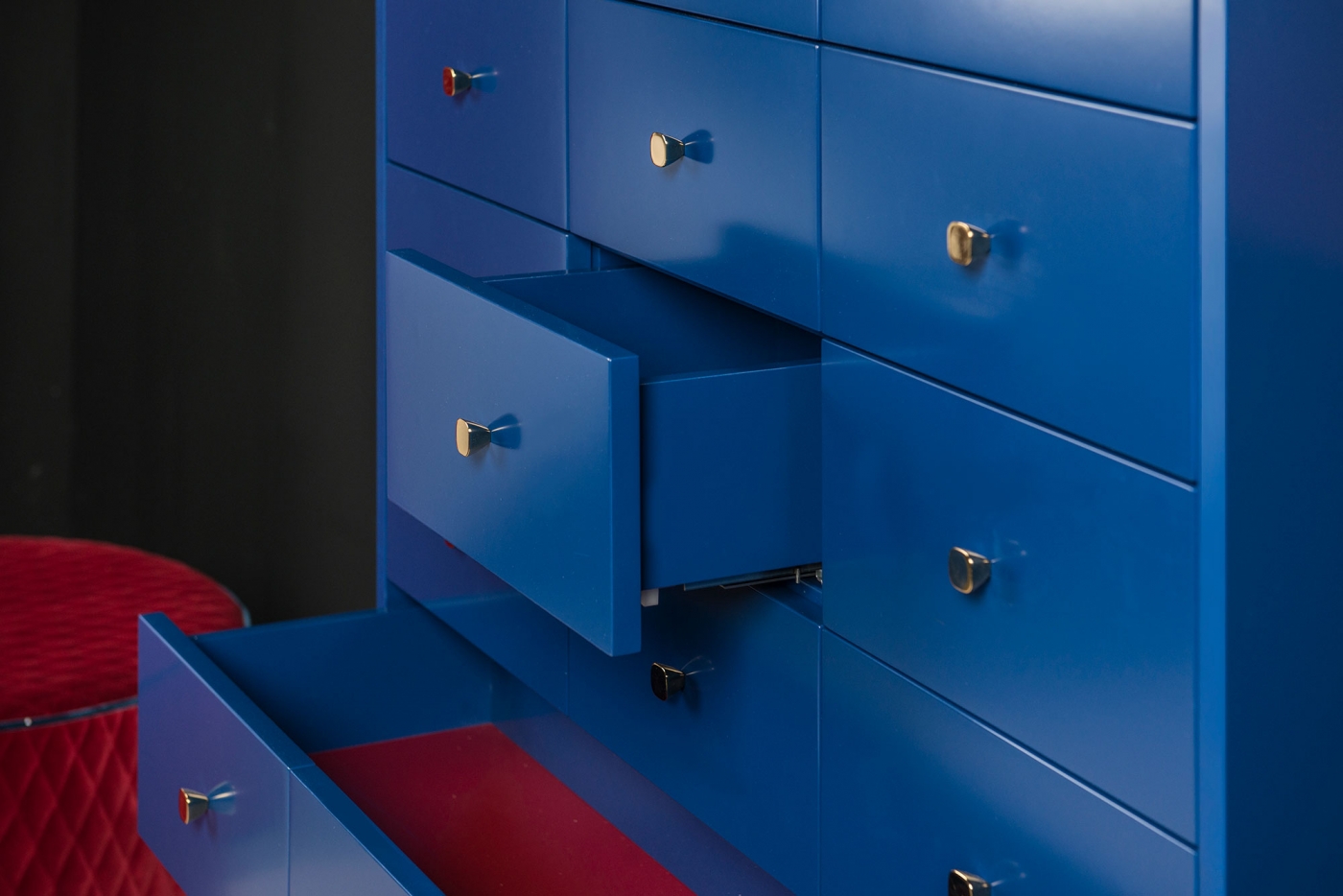 royal-medicin-cabinet-02